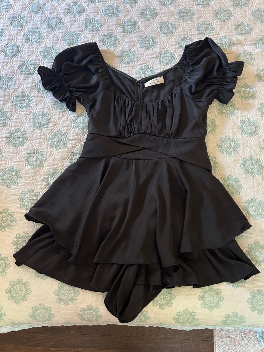 American Threads Black Layered Romper | Size Large | Flowy & Chic